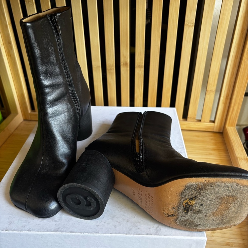 MM6 MAISON MARGIELA
Black Anatomic Ankle Boots